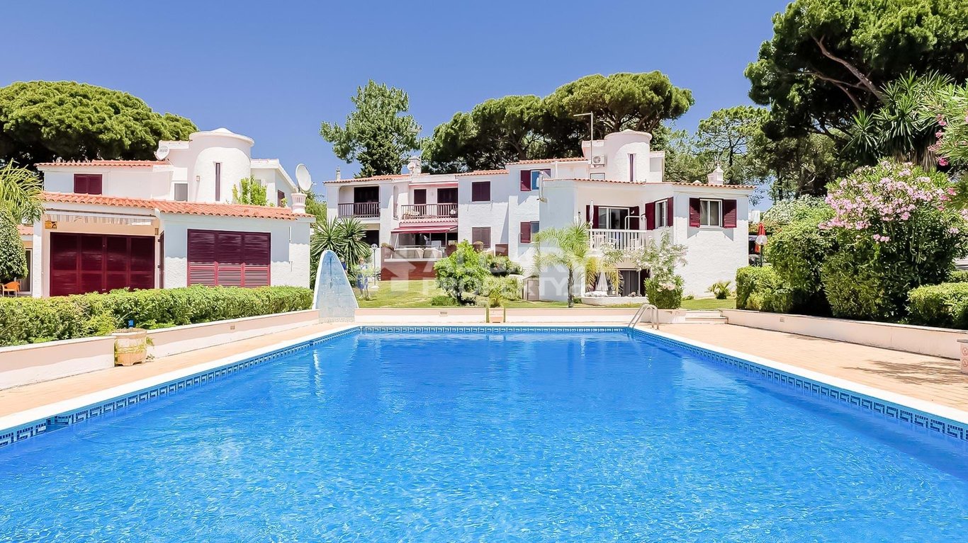 Villa in Quarteira - Image 2