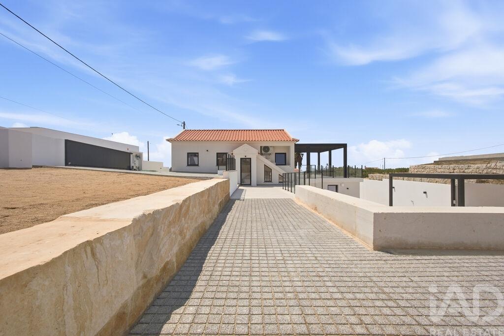 House in Lourinha - Image 3