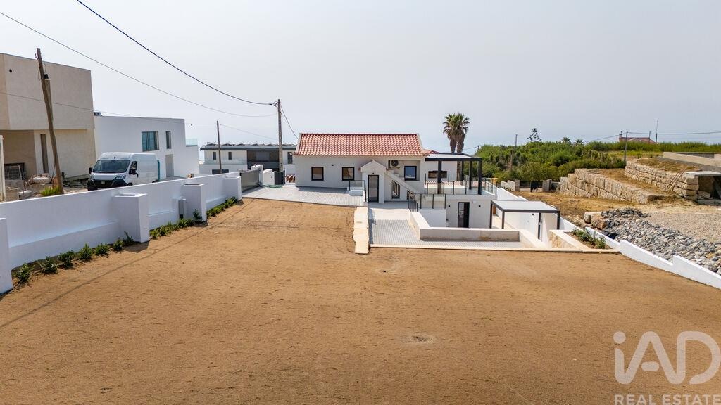 House in Lourinha - Image 2