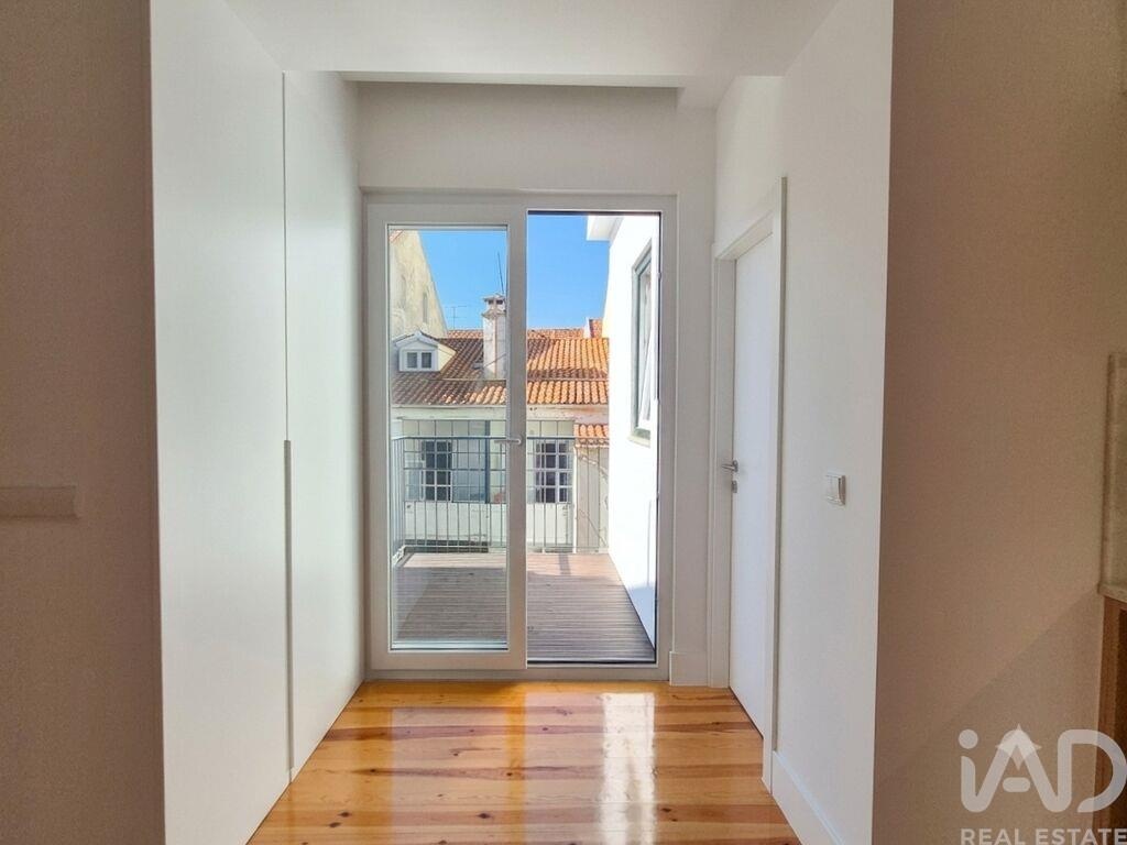 Apartment in Lisbon - Image 2