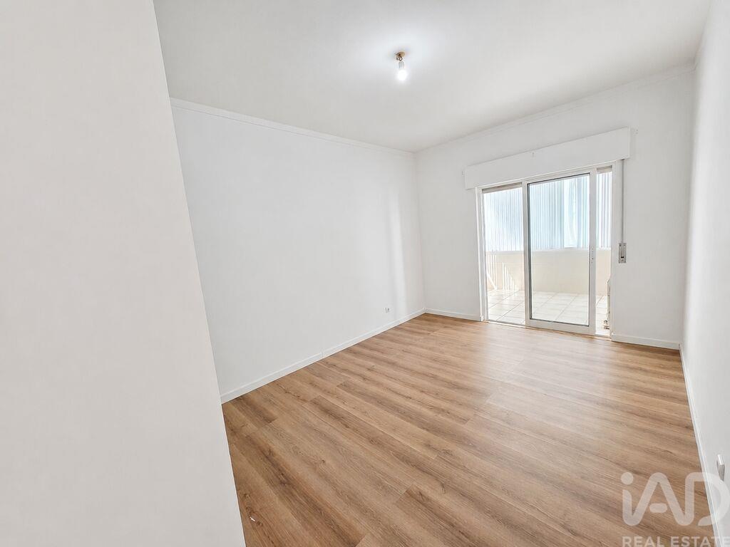 Apartment in Sao Bras de Alportel - Image 2
