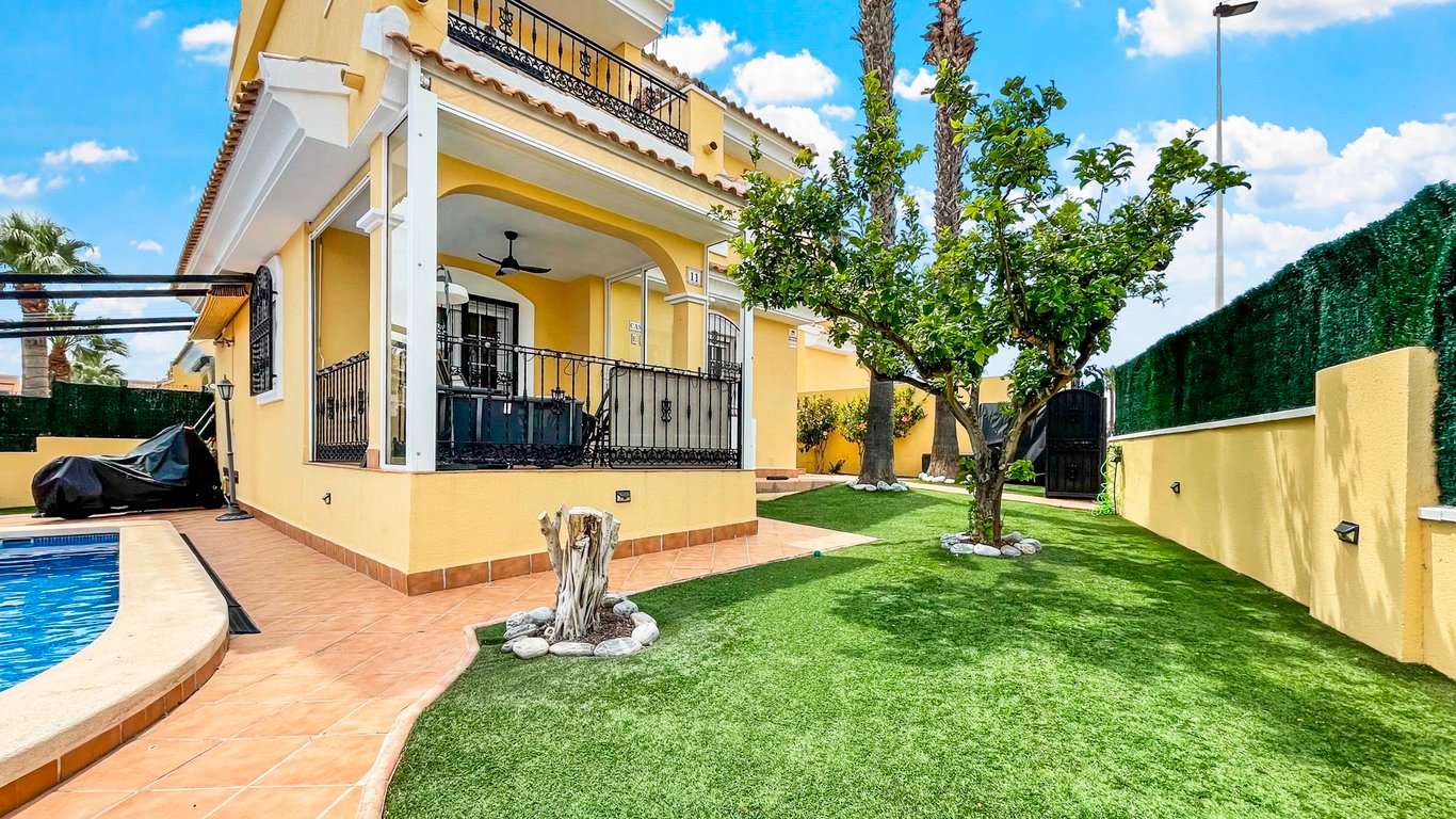 Villa in Los Dolses - Image 3