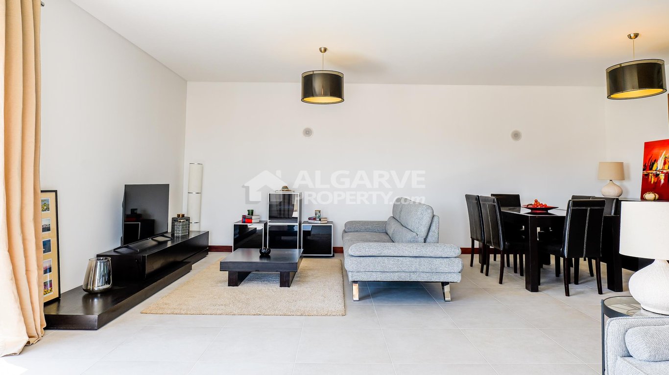 Apartment in Quarteira - Image 2