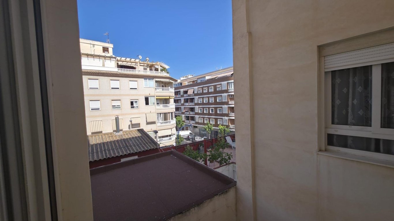 Apartment in Torrevieja - Image 3