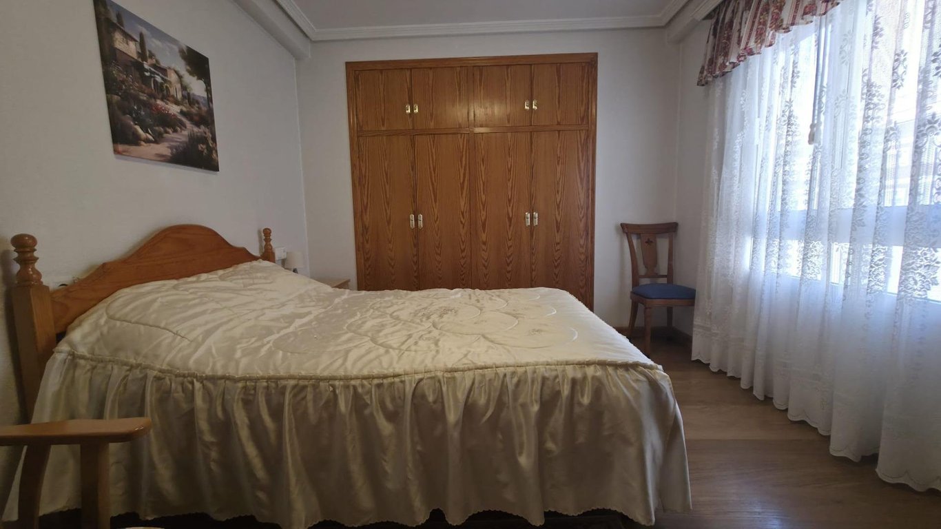 Apartment in Torrevieja - Image 2