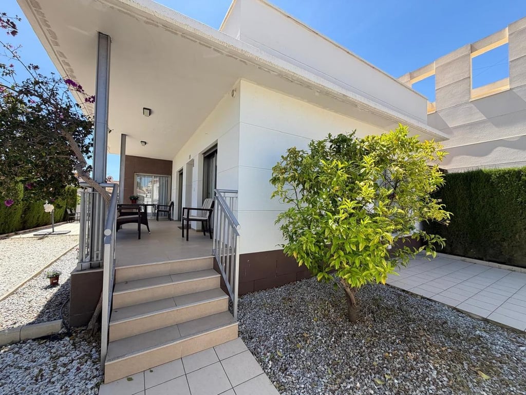 Villa in Ciudad Quesada - Image 3