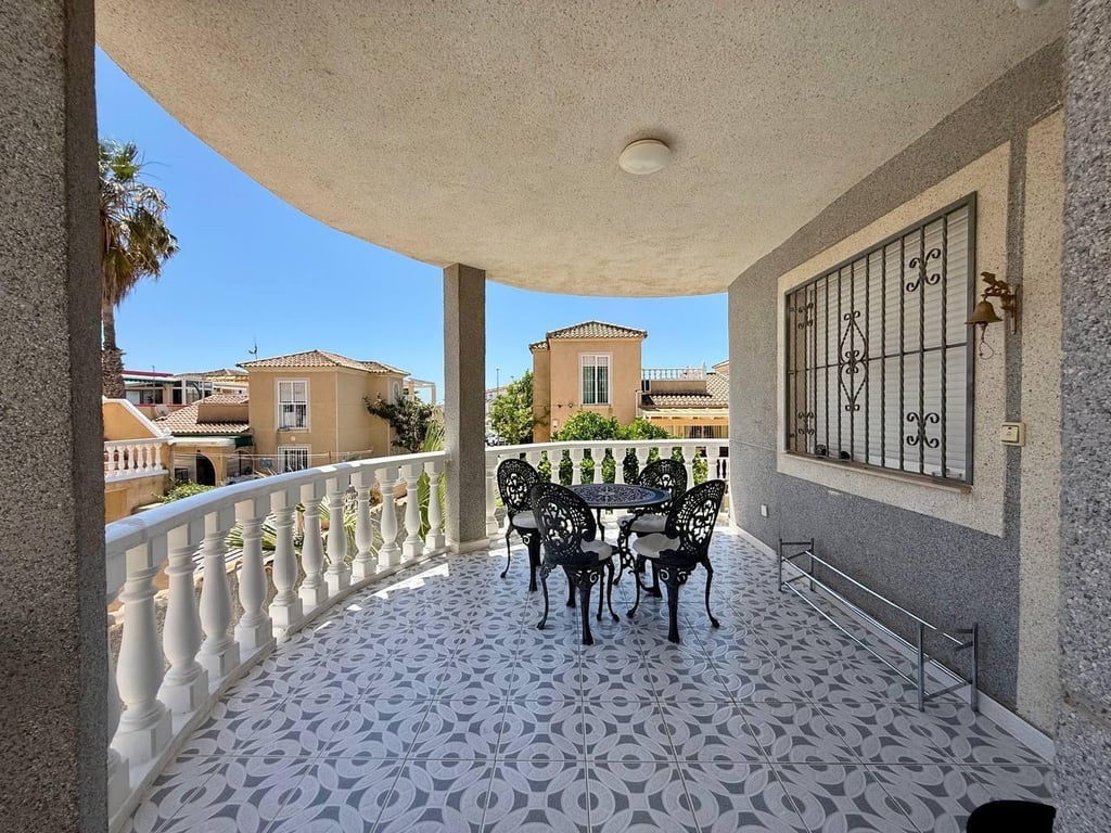 Villa in Dehesa de Campoamor - Image 2