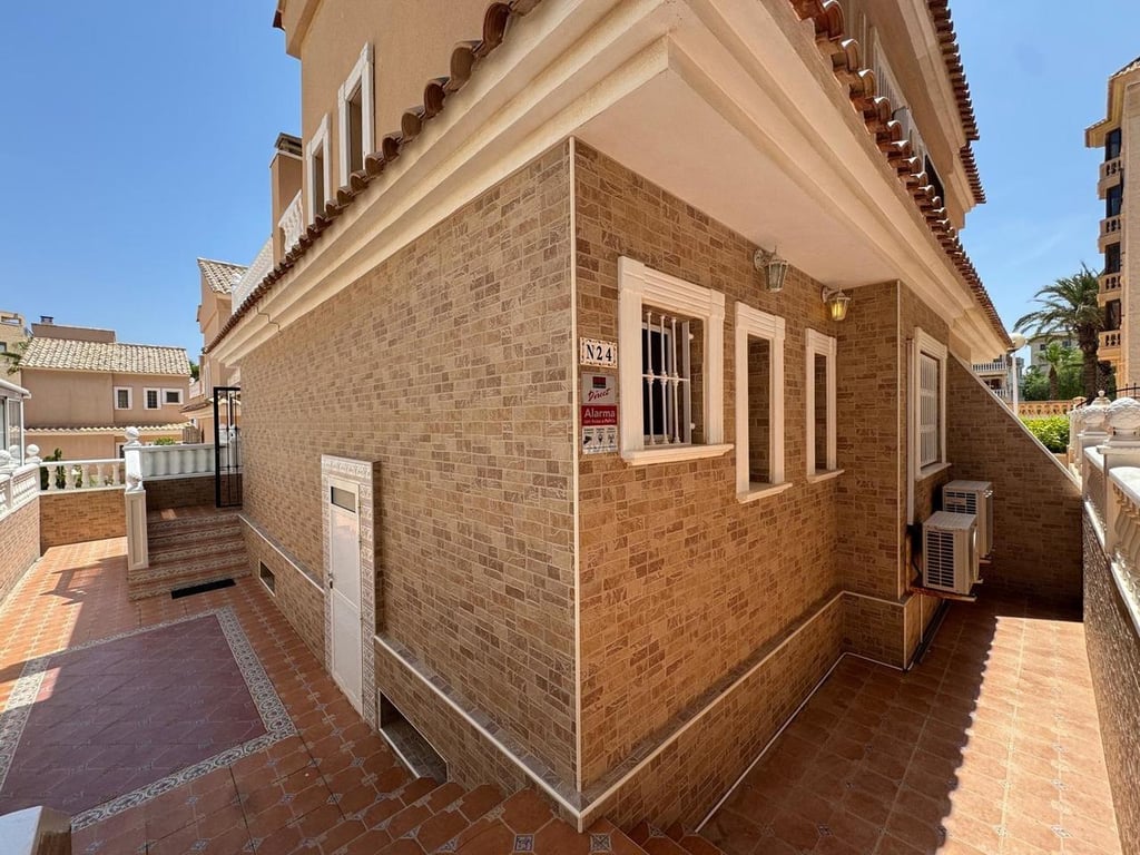 House in Guardamar del Segura - Image 2