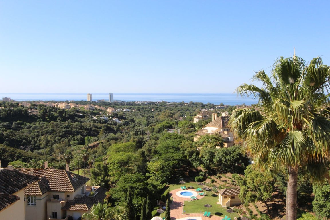 Apartment in Elviria - Image 2