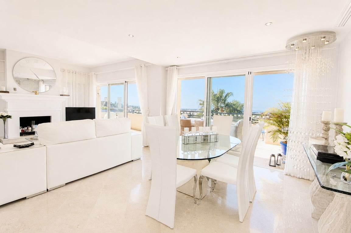 Apartment in Elviria - Image 3