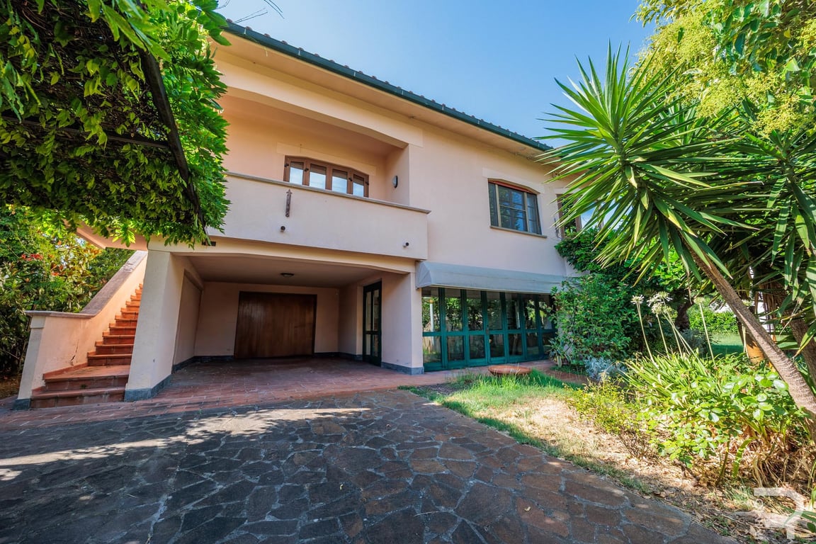 Villa in Pontedera - Image 3