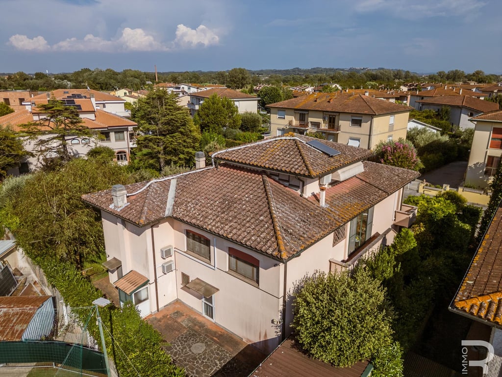 Villa in Pontedera - Image 2