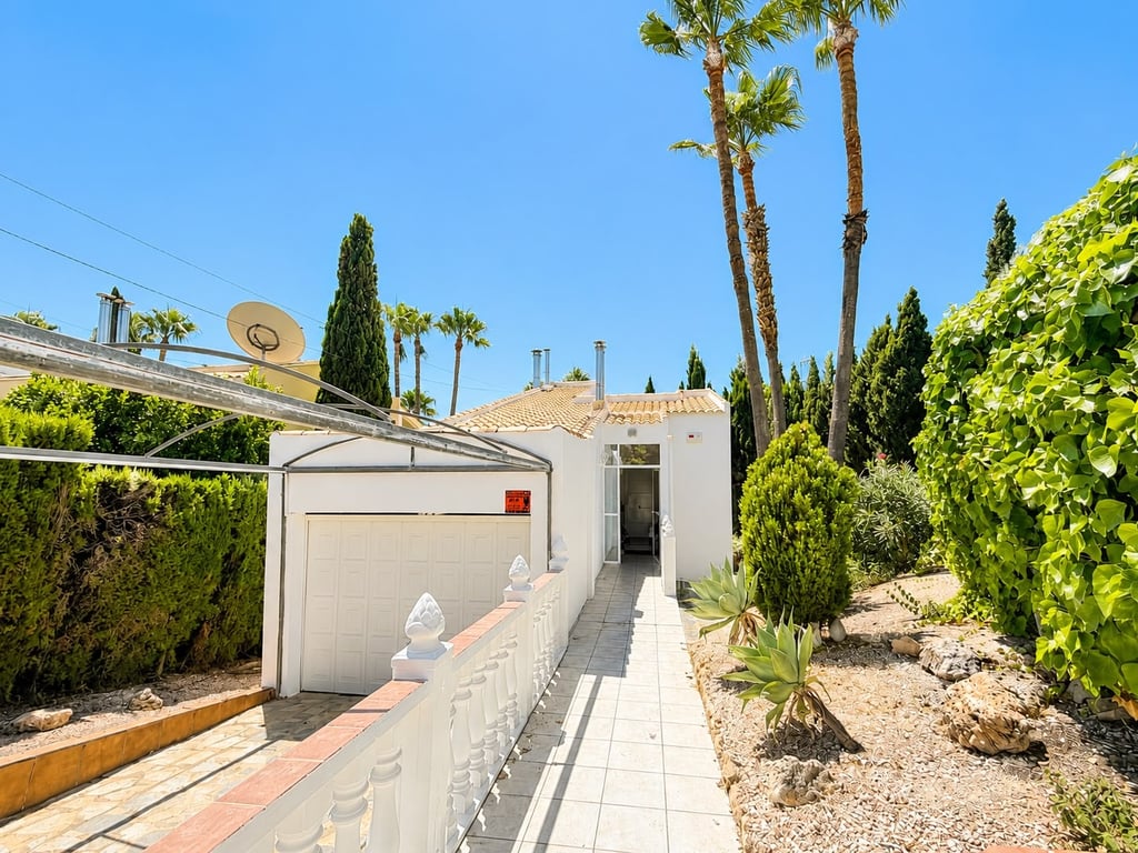 House in Villamartin - Image 3