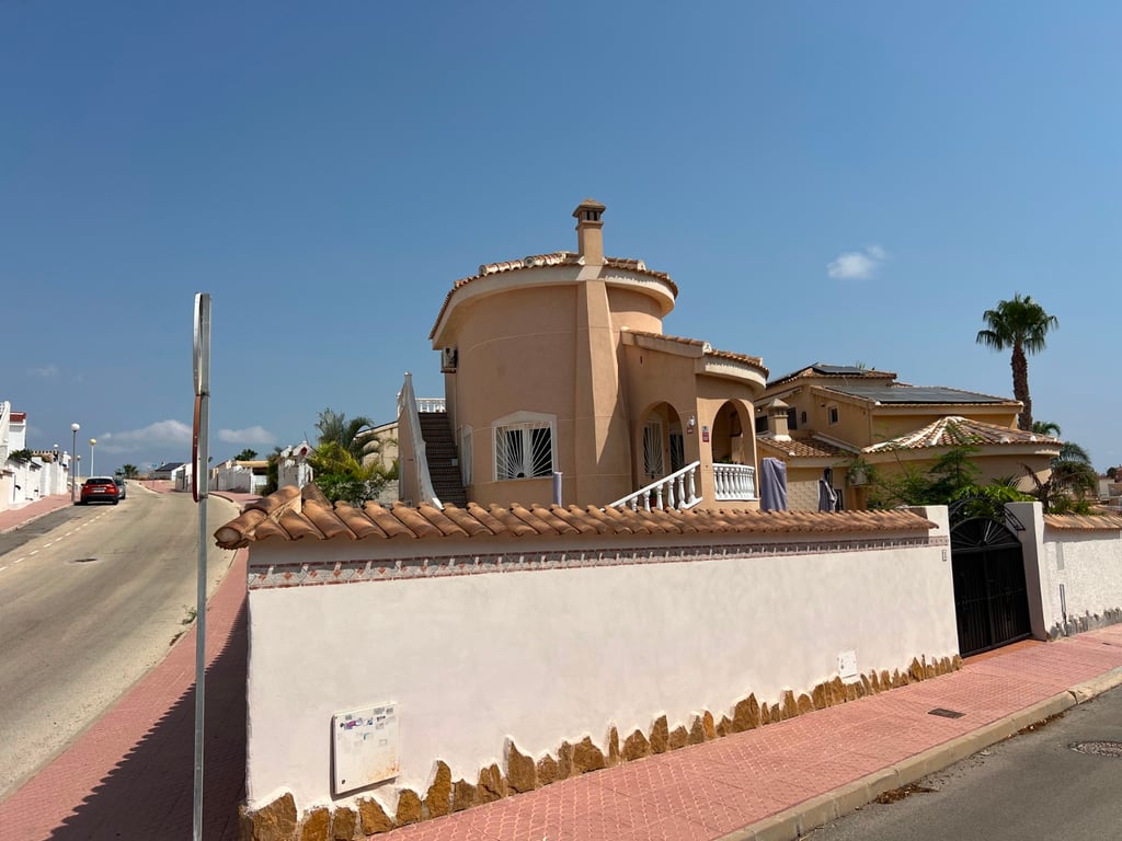 Villa in Ciudad Quesada - Image 2