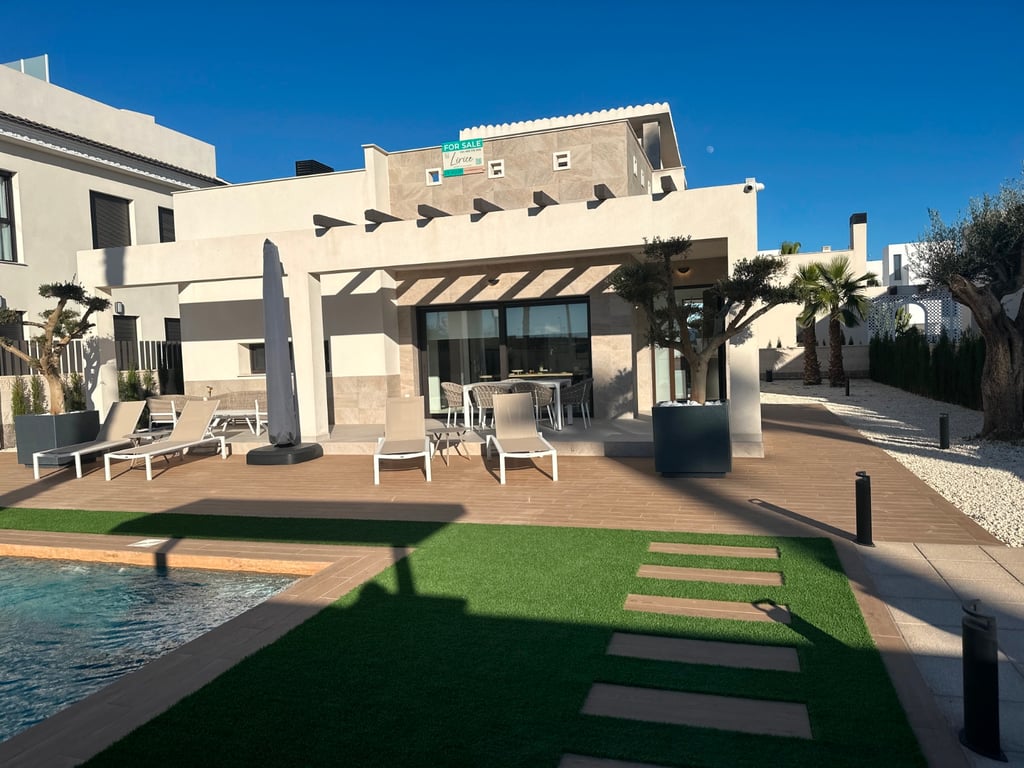 Villa in Ciudad Quesada - Image 3