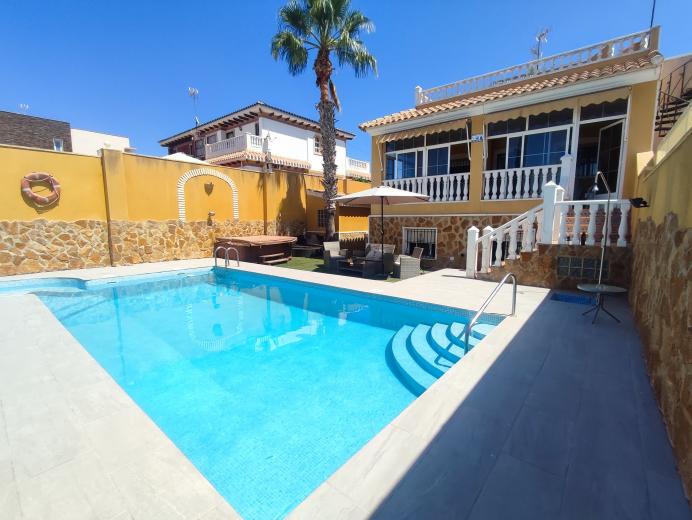 Villa in Torrevieja - Image 2