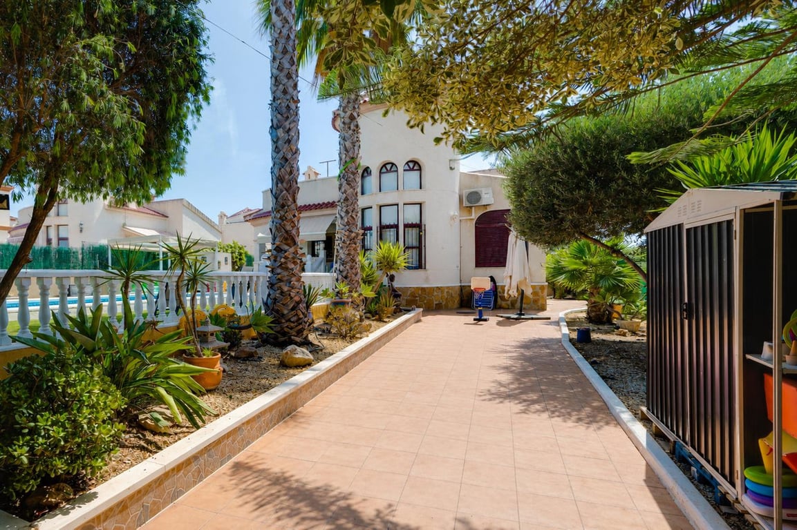House in La Marina - Image 2