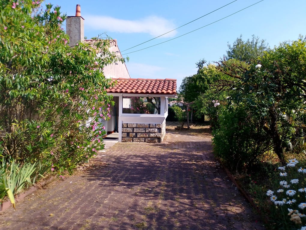 House in Jonzac - Image 2