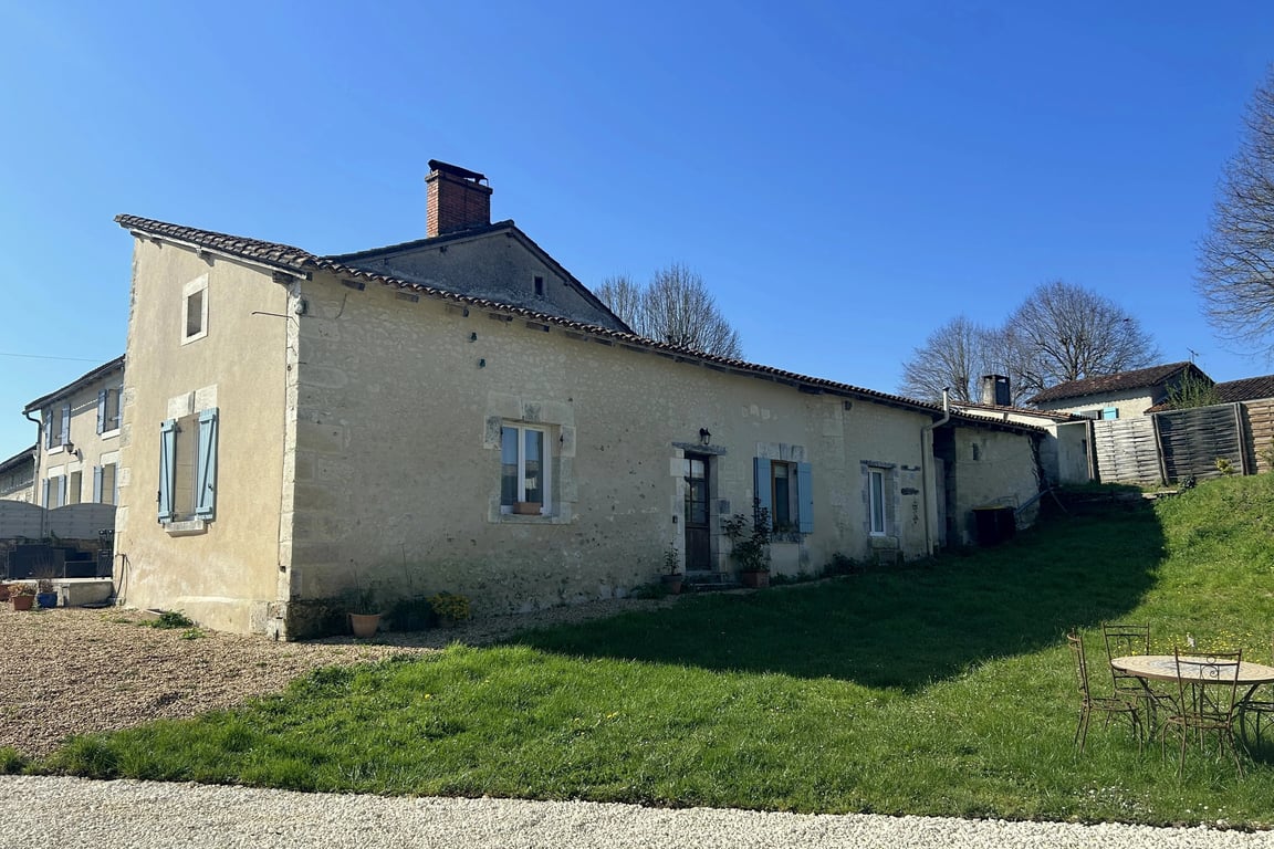 House in Aubeterre-sur-Dronne - Image 2