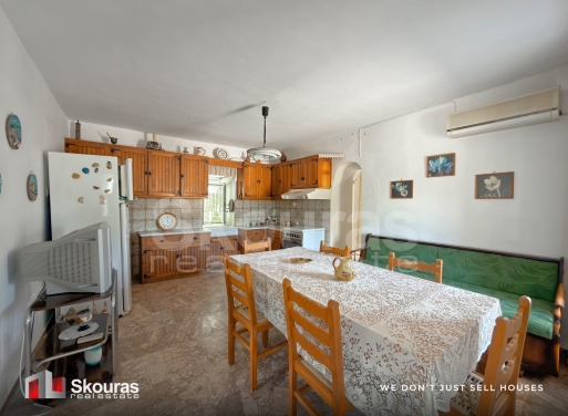 House in Karnezaiika - Image 3