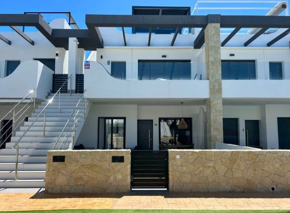 Apartment in Punta Prima - Image 2