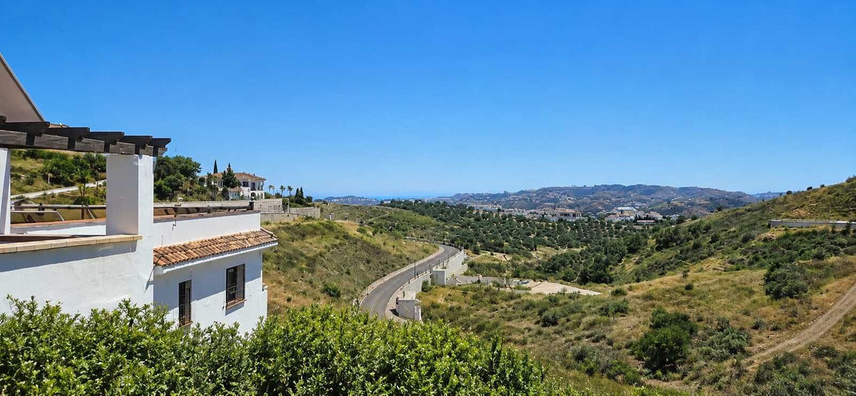 Villa in Mijas Costa - Image 2