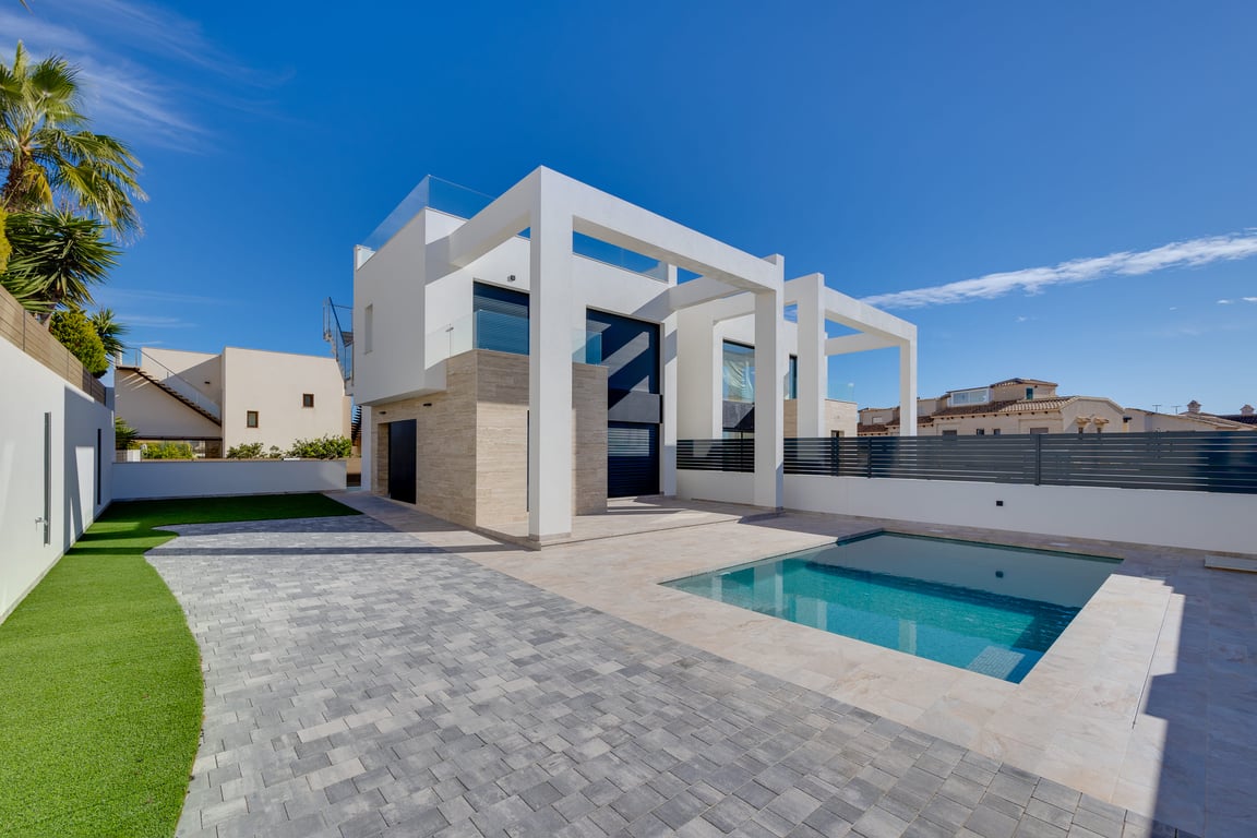 House in Torrevieja - Image 3