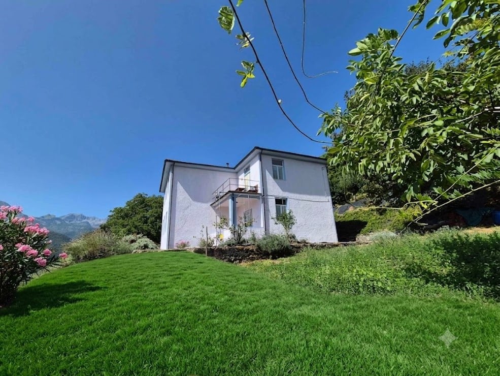 House in Castelnuovo di Garfagnana - Image 3