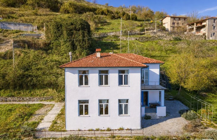 House in Castelnuovo di Garfagnana - Image 2