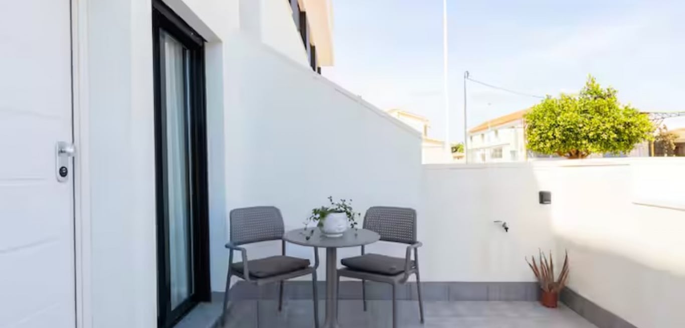 Apartment in Los Tarragas - Image 3
