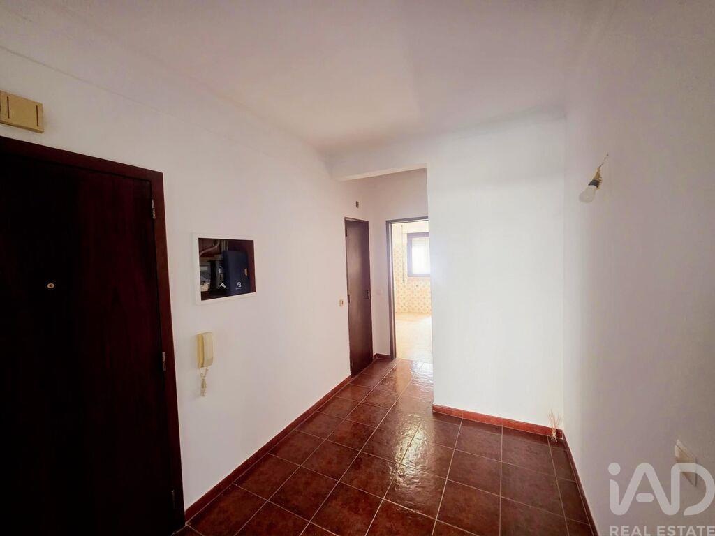 Apartment in Setubal (Sao Sebastiao) - Image 2