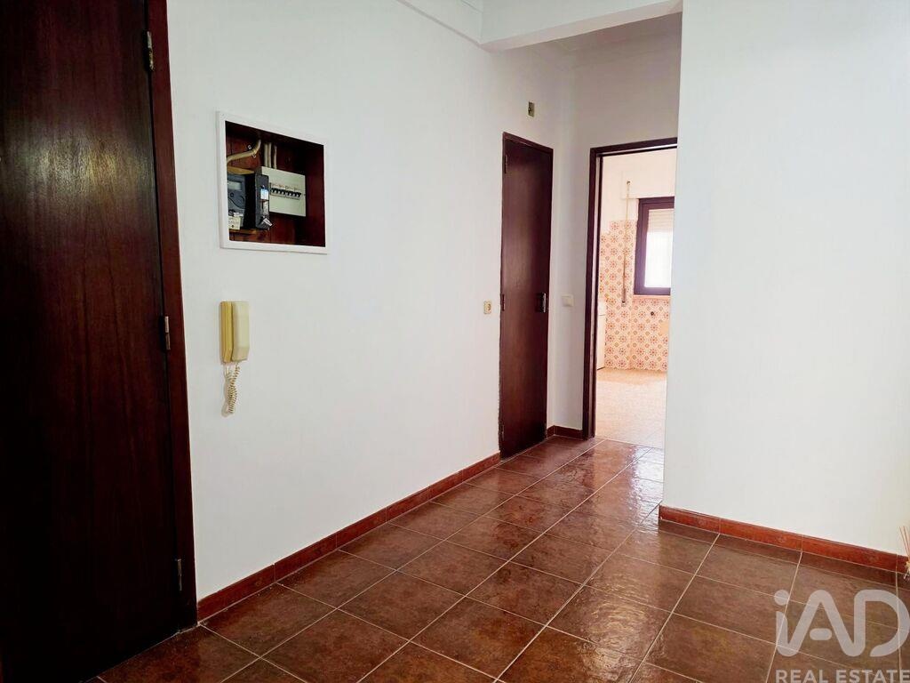 Apartment in Setubal (Sao Sebastiao) - Image 3