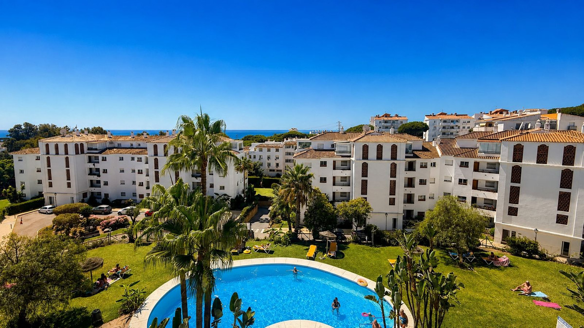 Apartment in Sitio de Calahonda - Image 2