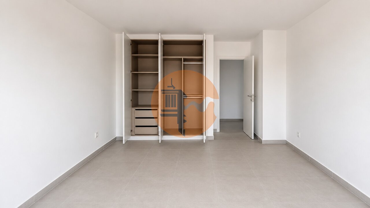 Apartment in Portela - Image 2
