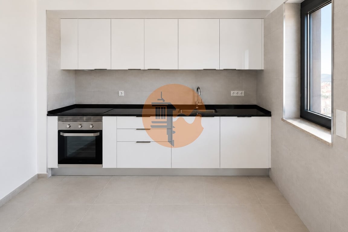 Apartment in Portela - Image 2