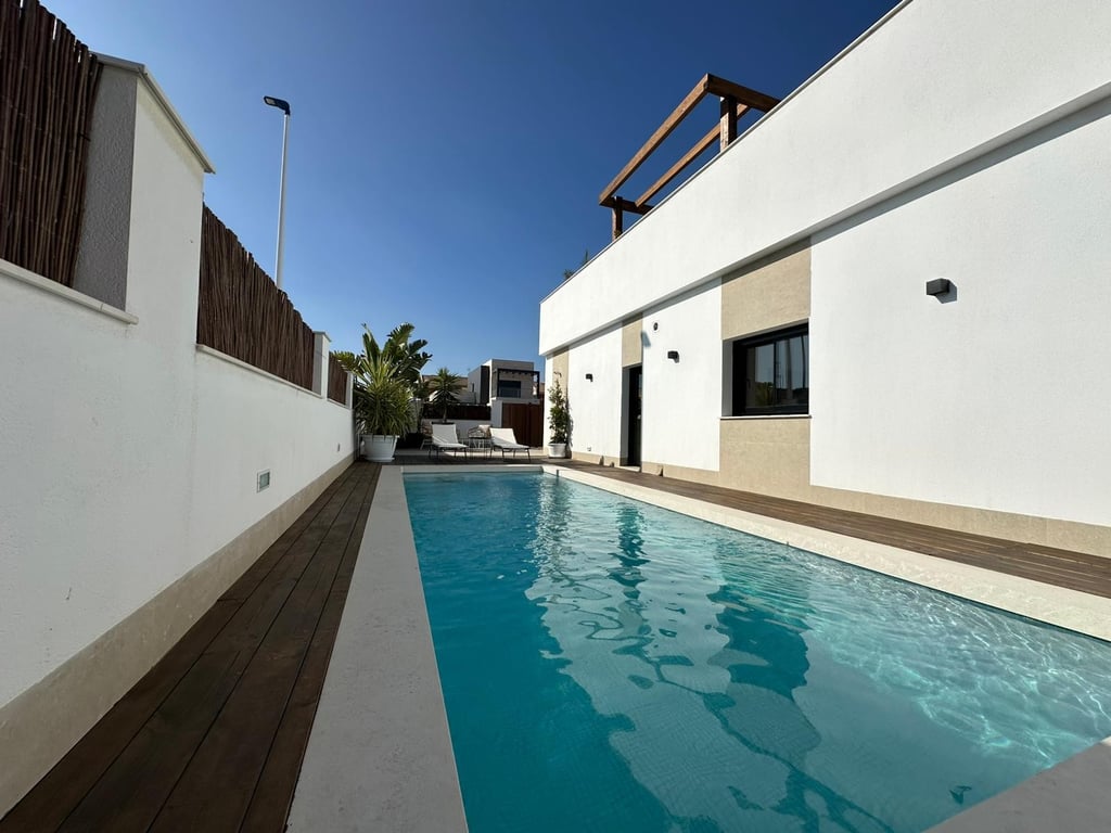 Villa in Santiago de la Ribera - Image 2