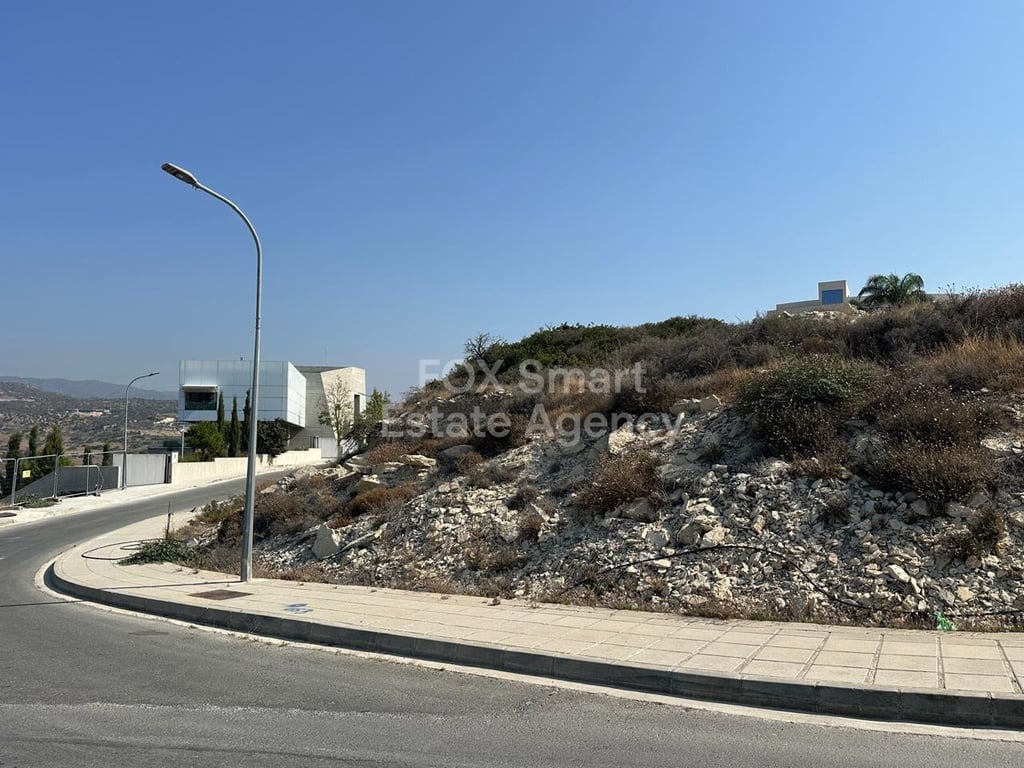 Land in Agios Tychon - Image 3