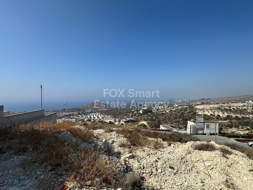 Land in Agios Tychon
