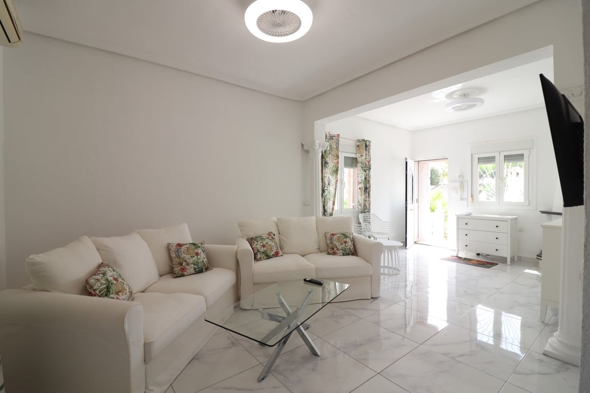 Villa in Ciudad Quesada - Image 3