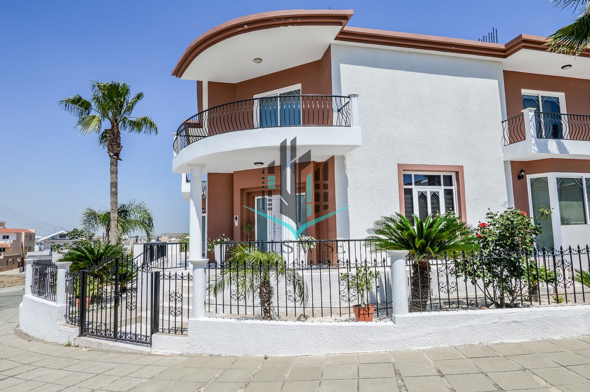 Villa in Oroklini - Image 3