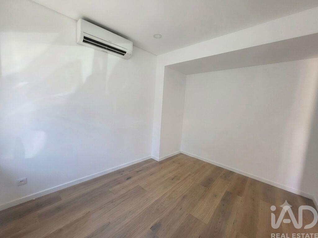 Apartment in Almada - Image 3