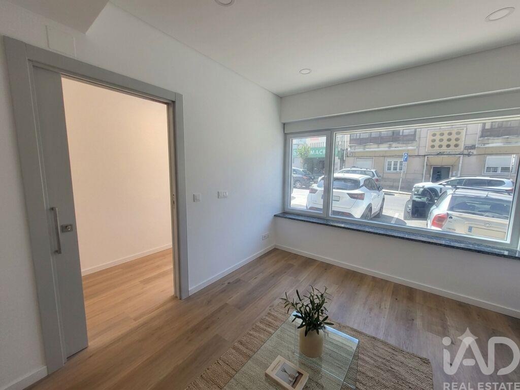 Apartment in Almada - Image 2