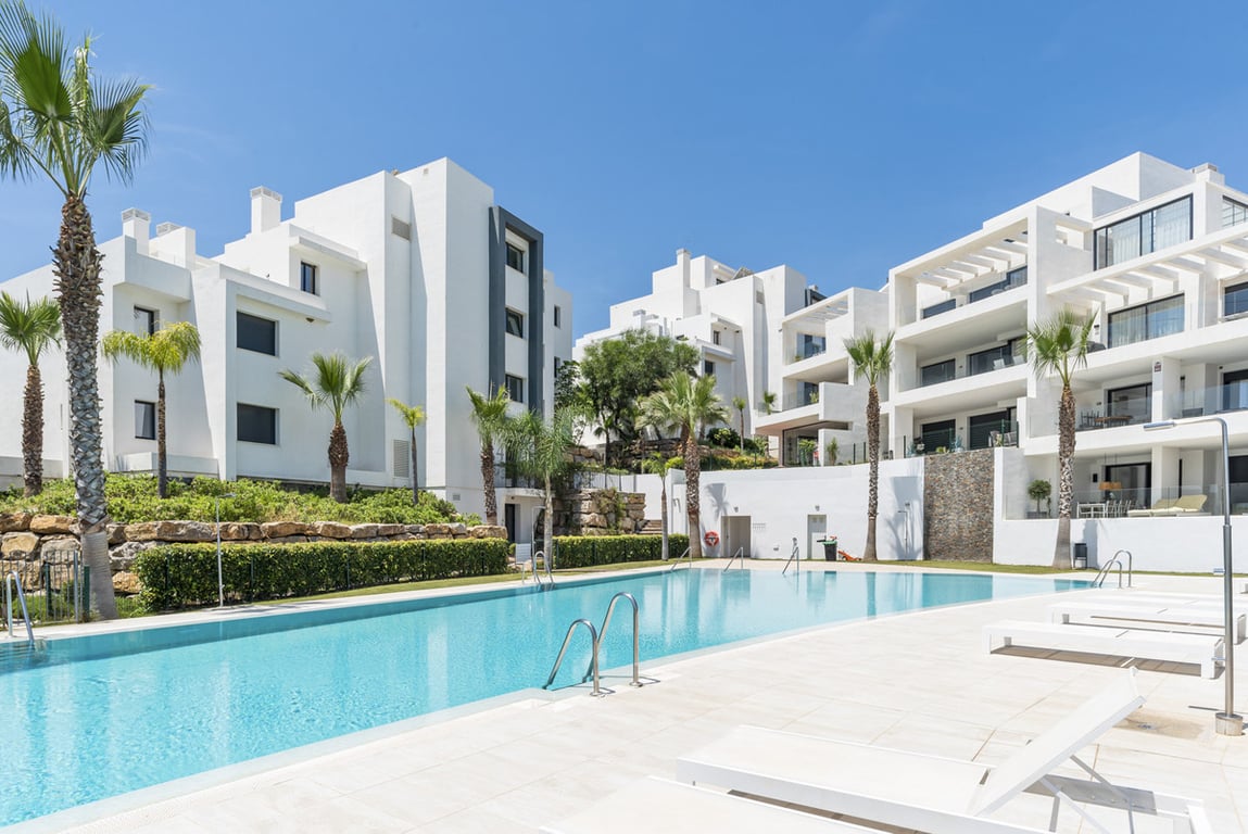 Apartment in Estepona - Image 2