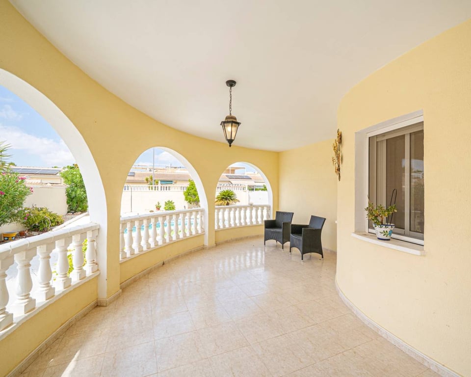 Villa in Ciudad Quesada - Image 3