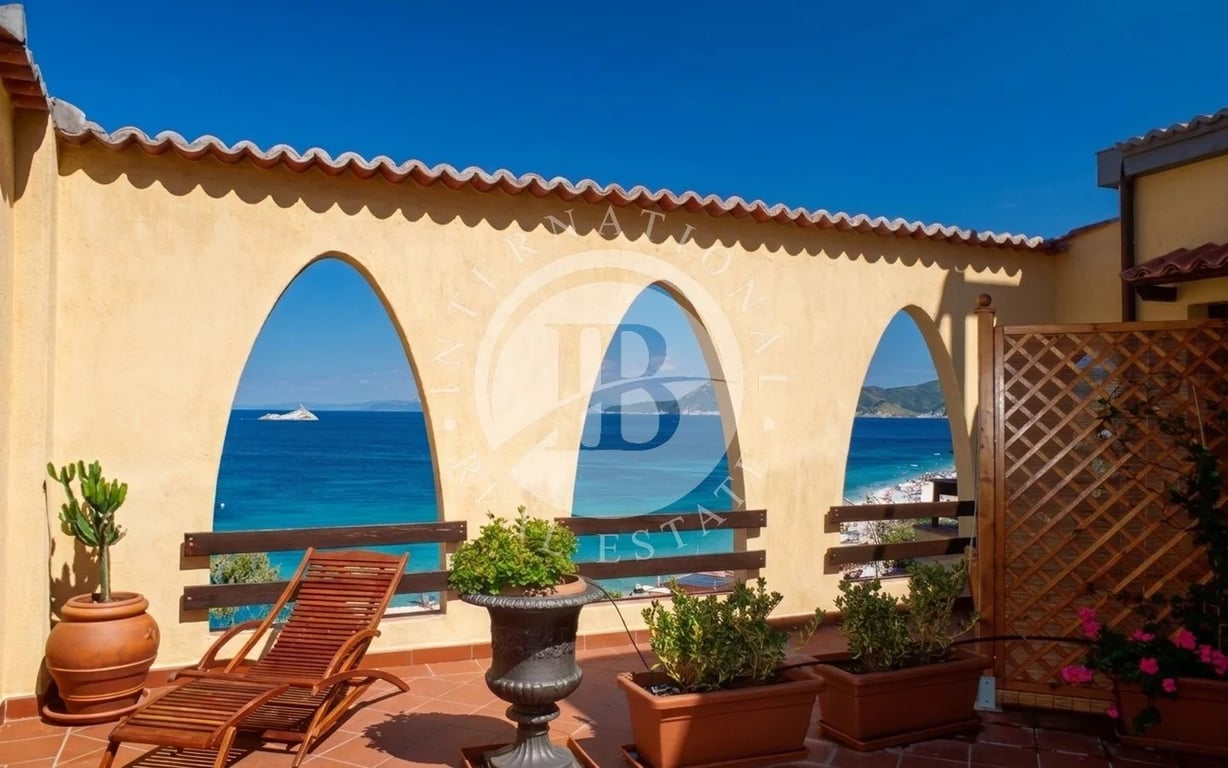 Villa in Portoferraio - Image 2