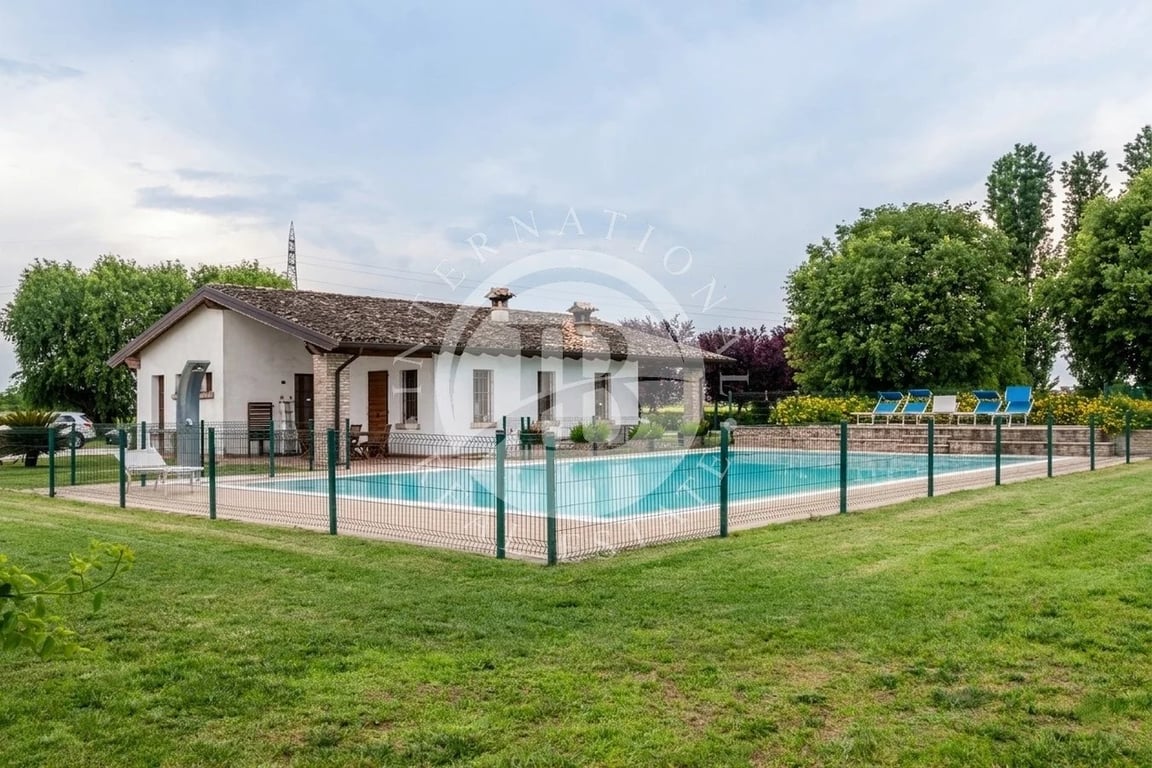 Villa in Ceresara - Image 3