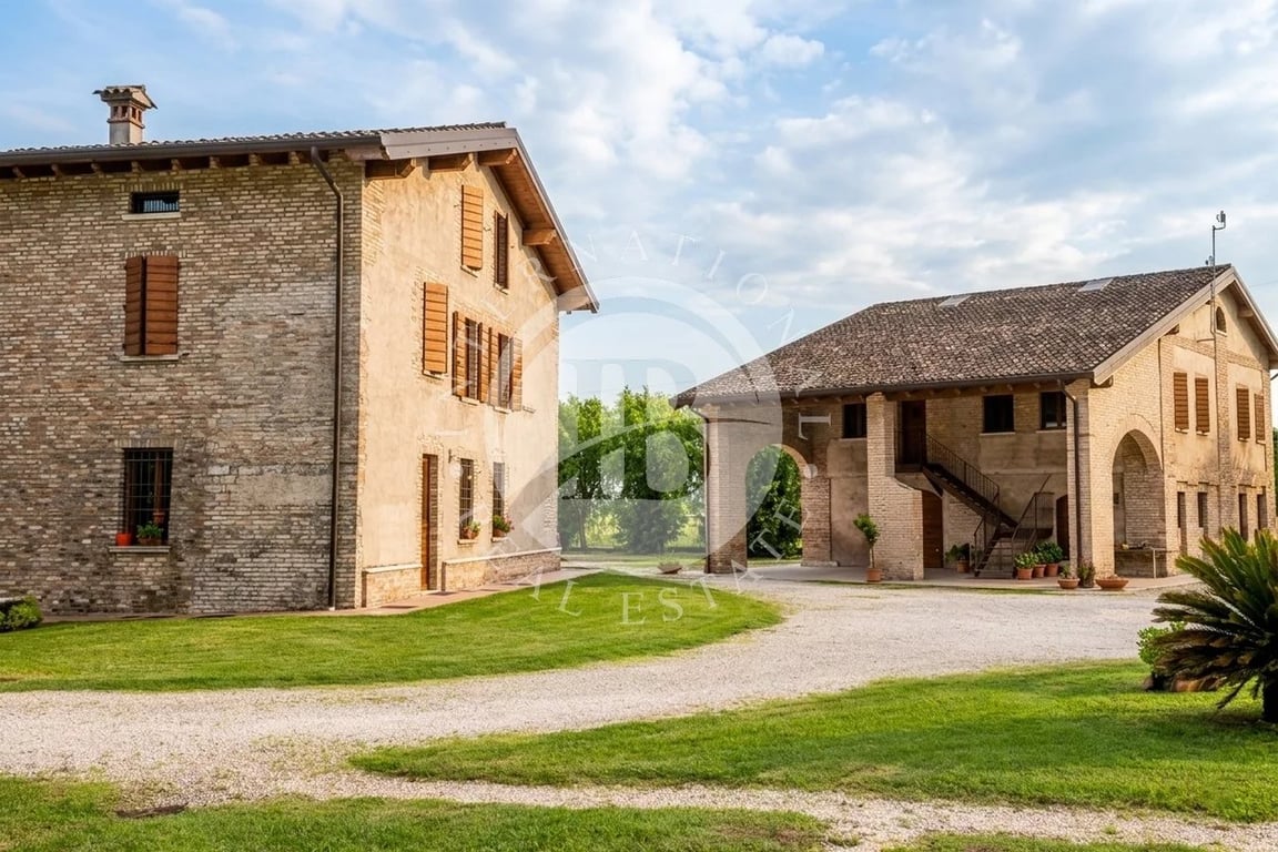 Villa in Ceresara