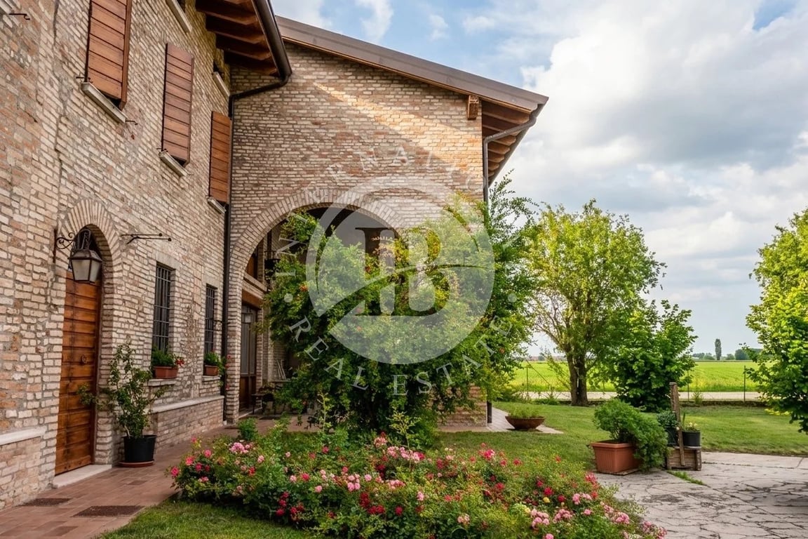 Villa in Ceresara - Image 2