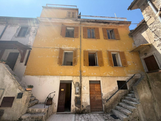 House in Colle San Magno
