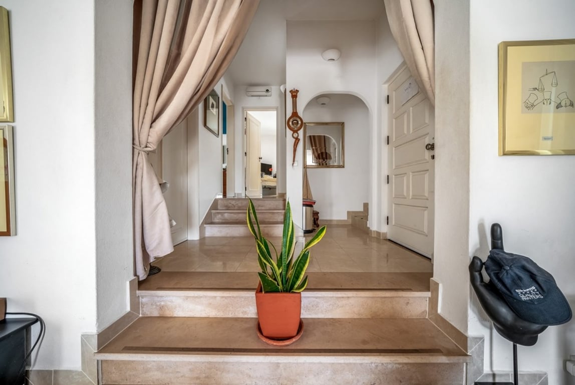 House in Oura - Image 2
